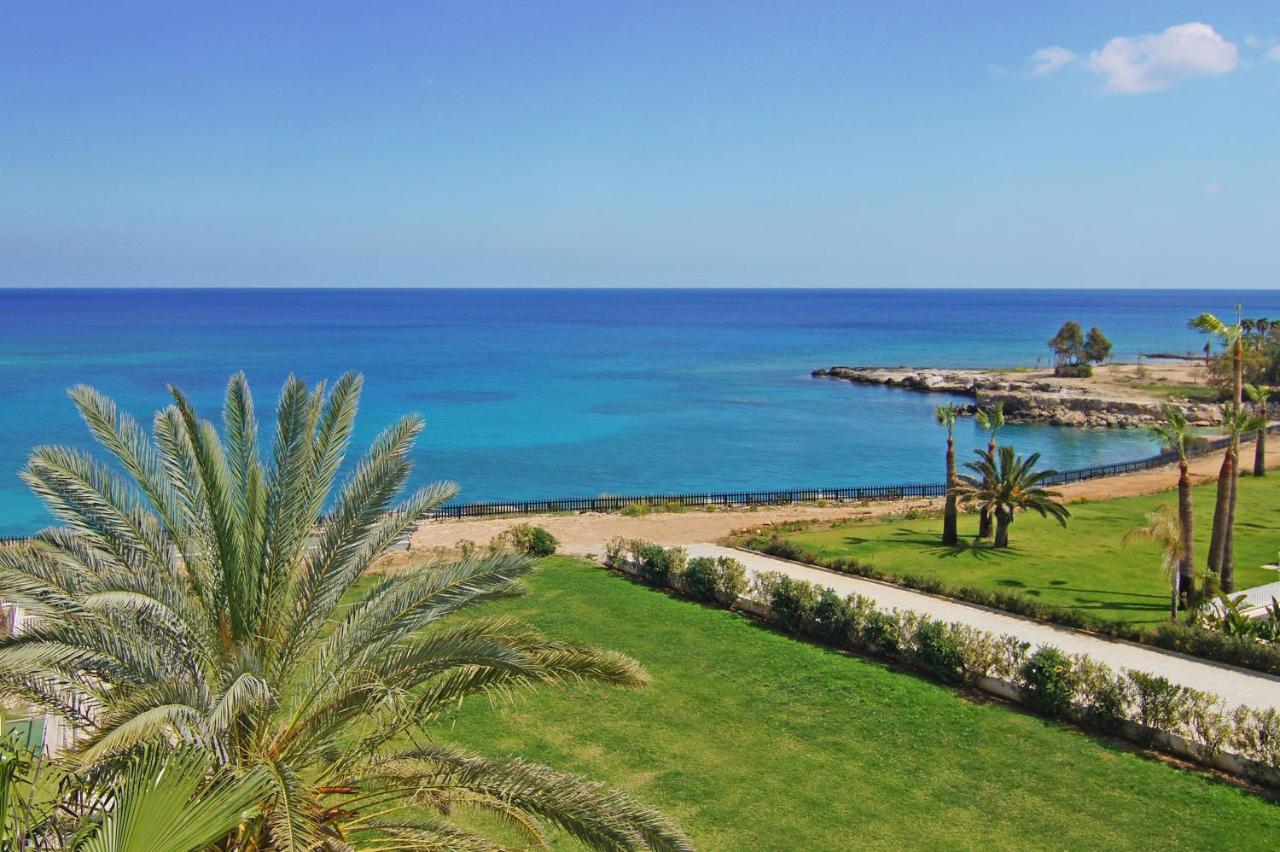 Lucile - Coralli Beachfront Apartment Paralimni Esterno foto