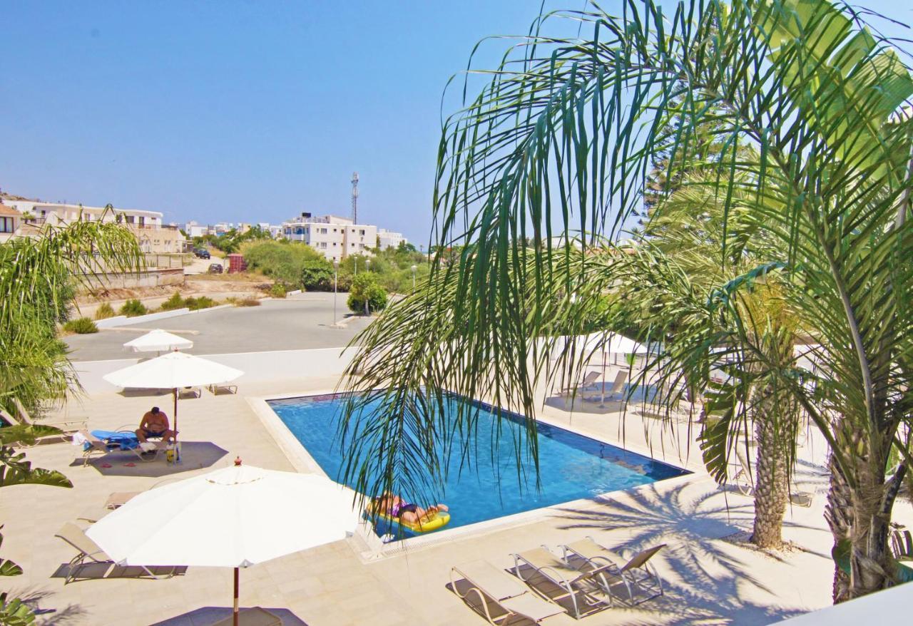 Lucile - Coralli Beachfront Apartment Paralimni Esterno foto