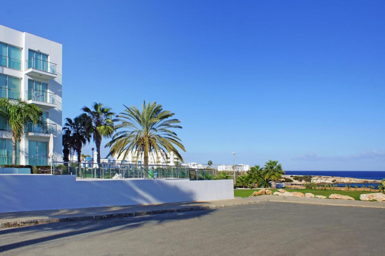 Lucile - Coralli Beachfront Apartment Paralimni Esterno foto