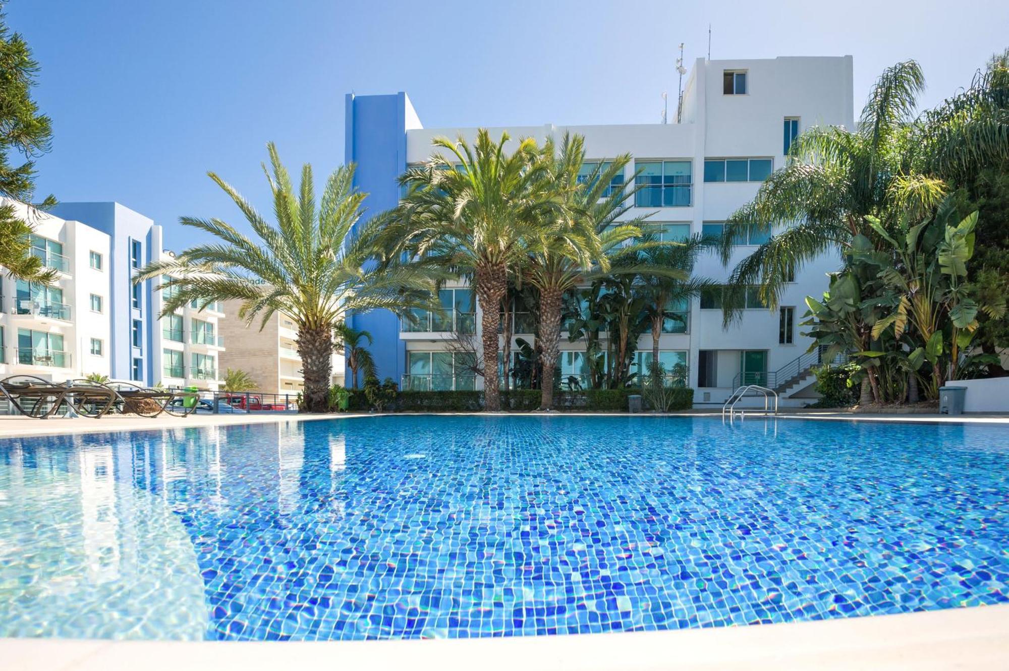 Lucile - Coralli Beachfront Apartment Paralimni Esterno foto