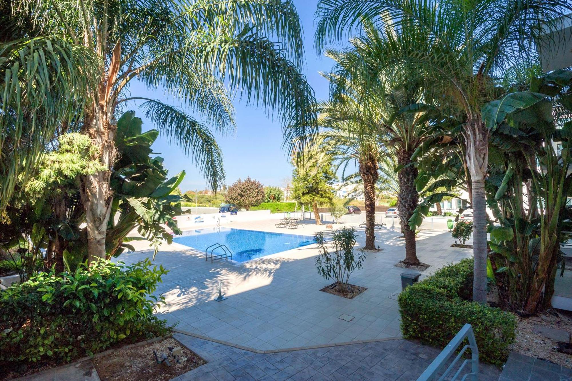 Lucile - Coralli Beachfront Apartment Paralimni Esterno foto